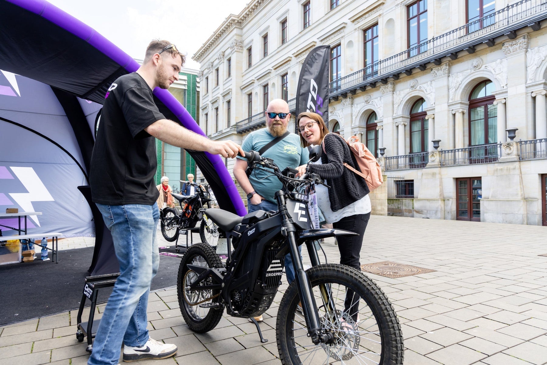 Emoto-Parts Messestand auf dem Stadtfrühling 2025 in Braunschweig mit Surron & E-Ride Pro Bikes