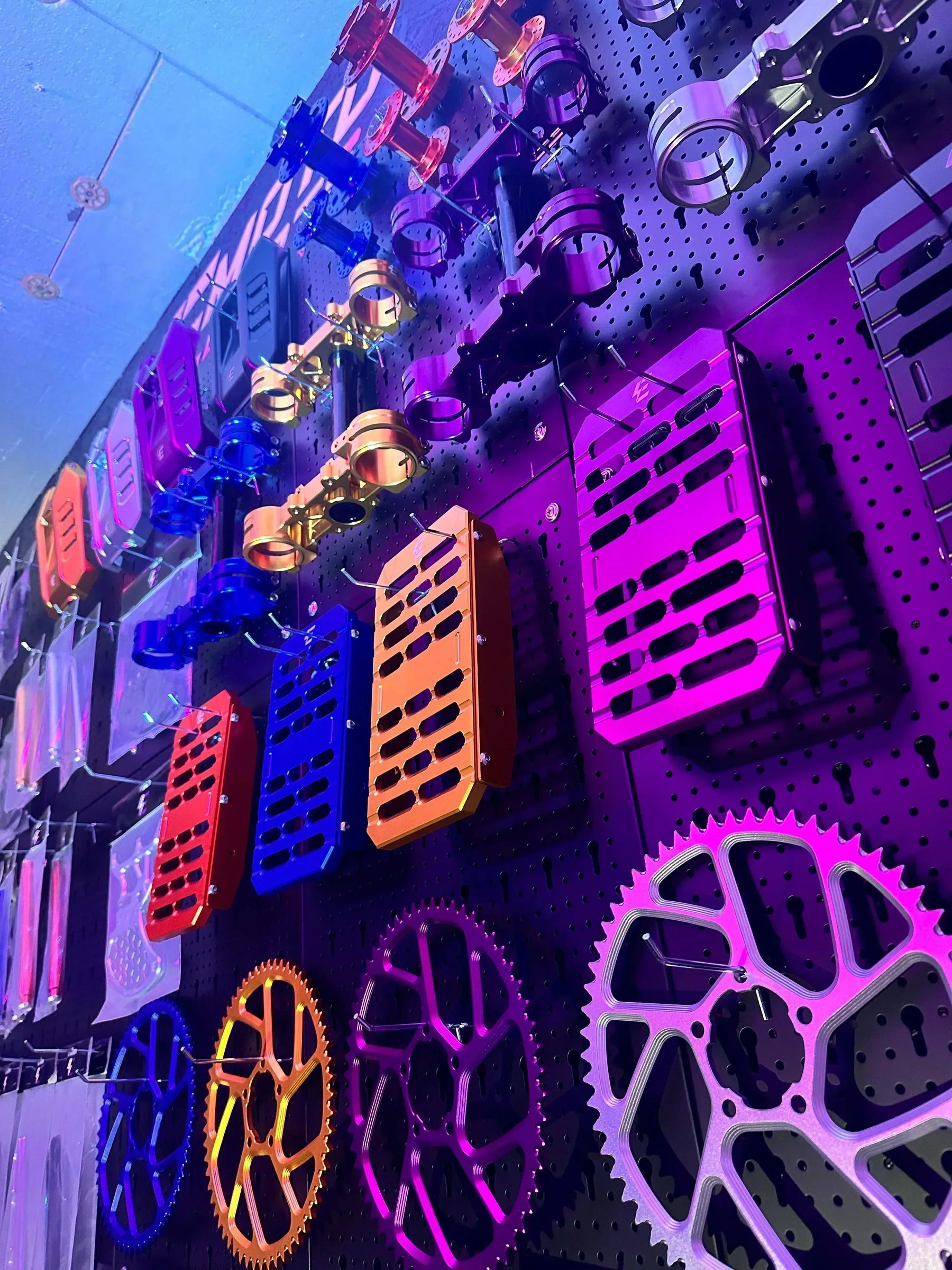 CNC-gefräste Tuningteile aus 7075 Aluminium – Emoto-Parts Qualitätswand