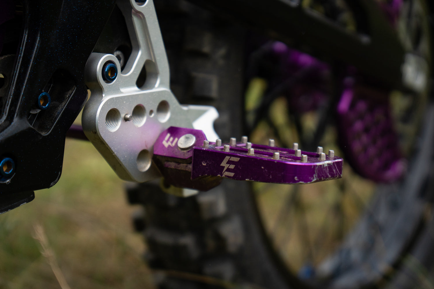 Surron / E-Ride Fußrasten Tieferlegung