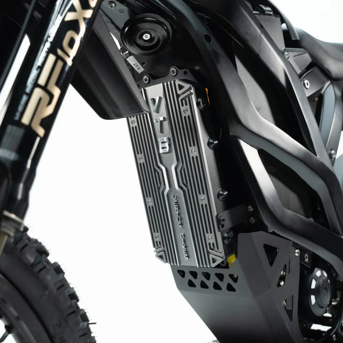 Electric motorcycle battery pack mounted underframe, silver heat-sink cover