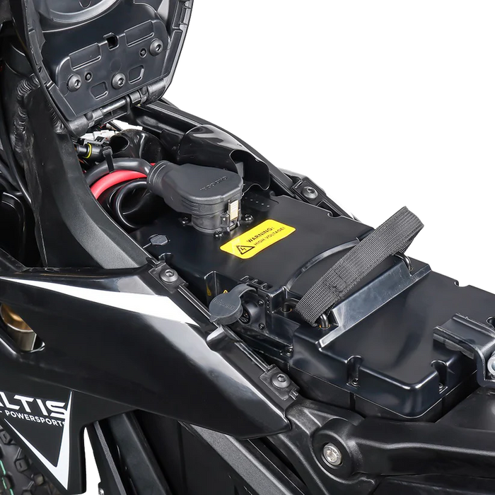 Sitzbankbereich mit Ladebuchse und Akkuzugang