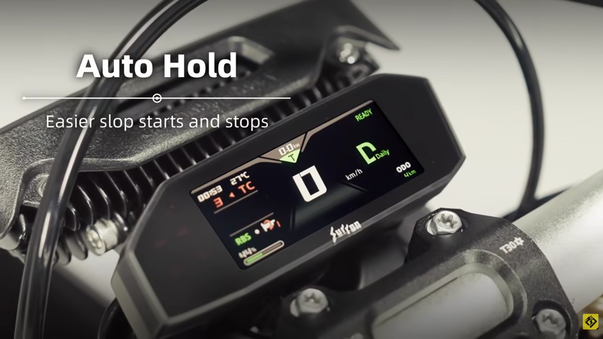 Sur-Ron Vision TFT-Farbdisplay der Sur-Ron Light Bee 2 mit Fahrdaten und Smartphone-Anbindung.