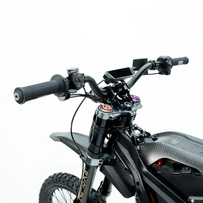 Cockpit und Lenker der Ventus One+ Elektro Enduro – sportliche Offroad-Ergonomie