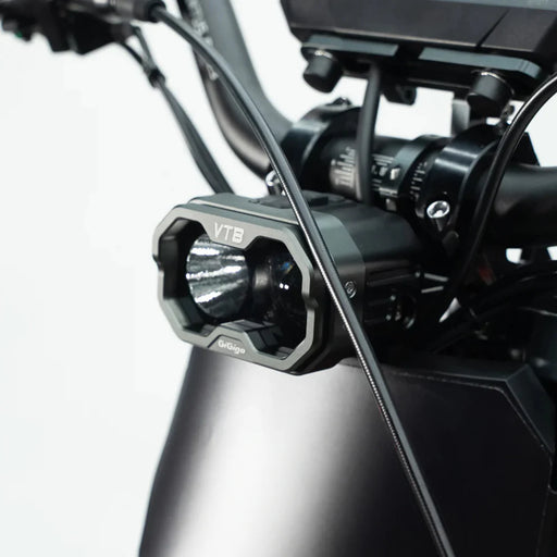 Cockpit und Lenker der Ventus One+ Elektro Enduro – sportliche Offroad-Ergonomie