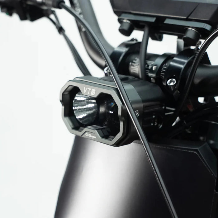 Cockpit und Lenker der Ventus One+ Elektro Enduro – sportliche Offroad-Ergonomie